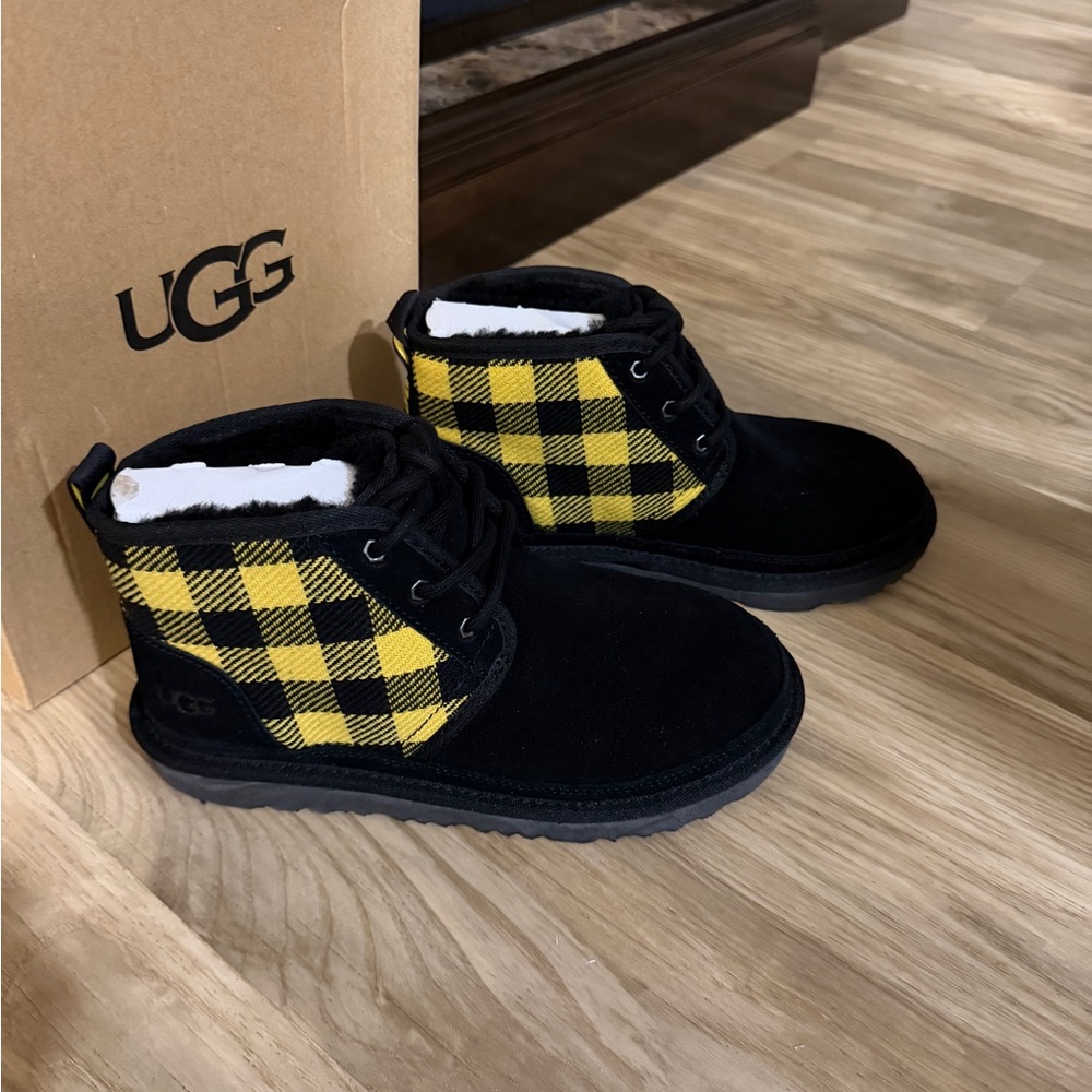 Size 4 Kids/Youth  UGG(R) Neumel II Chukka Boot NEW